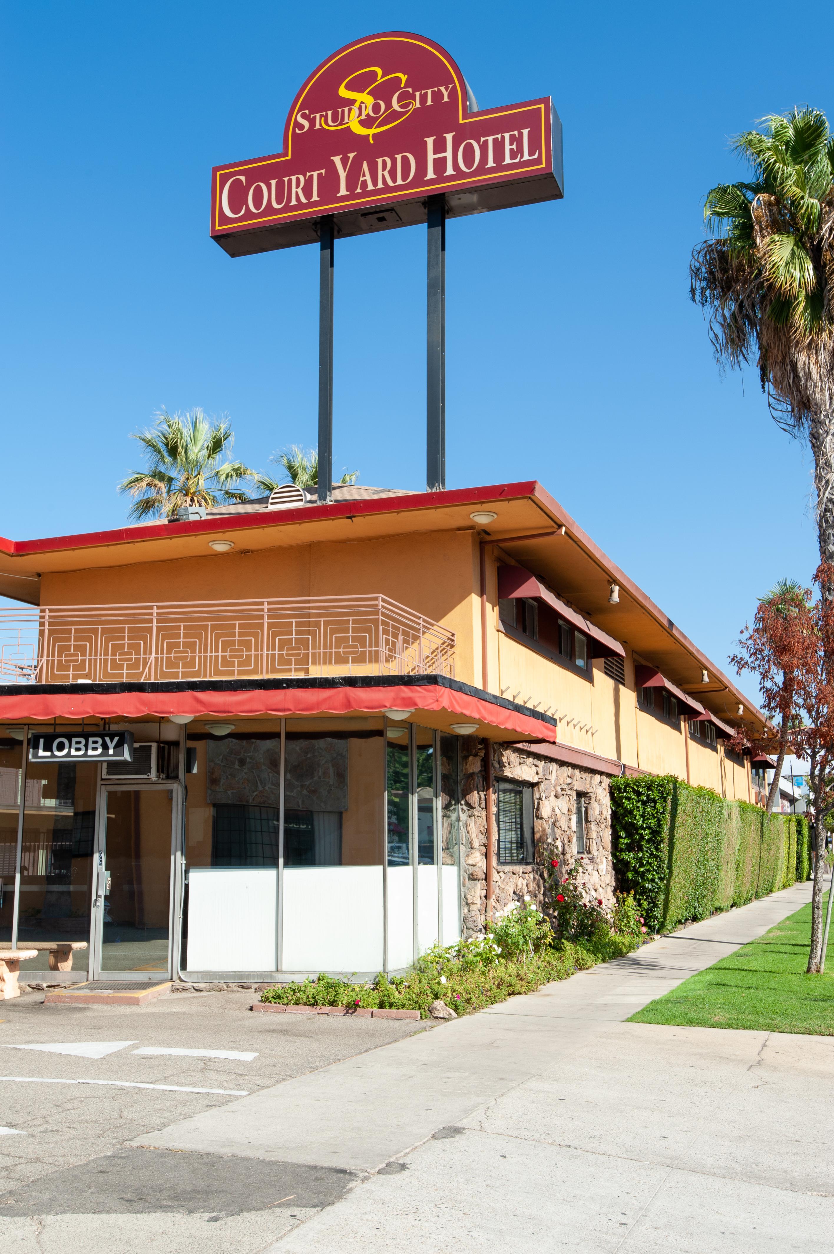 Studio City Court Yard Hotel Exteriör bild